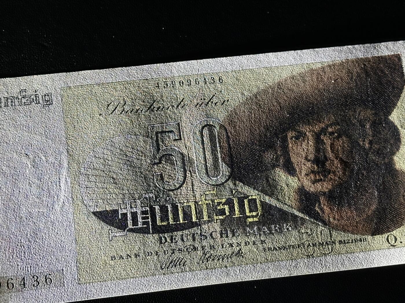 《外钞收藏家》第五百八十五期（精品场）（本平台长期征集拍品、欢迎藏友们联系合作）