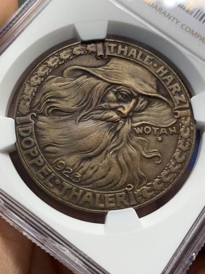 《竞宝斋》第438场 周日，周一，周二 3场连拍 （全场包邮） NGC MS62 德国紧急状态时期塔勒哈茨1923年野人泰勒，面值2泰勒，也相当于6马克，野人版在这个系列中比较少见