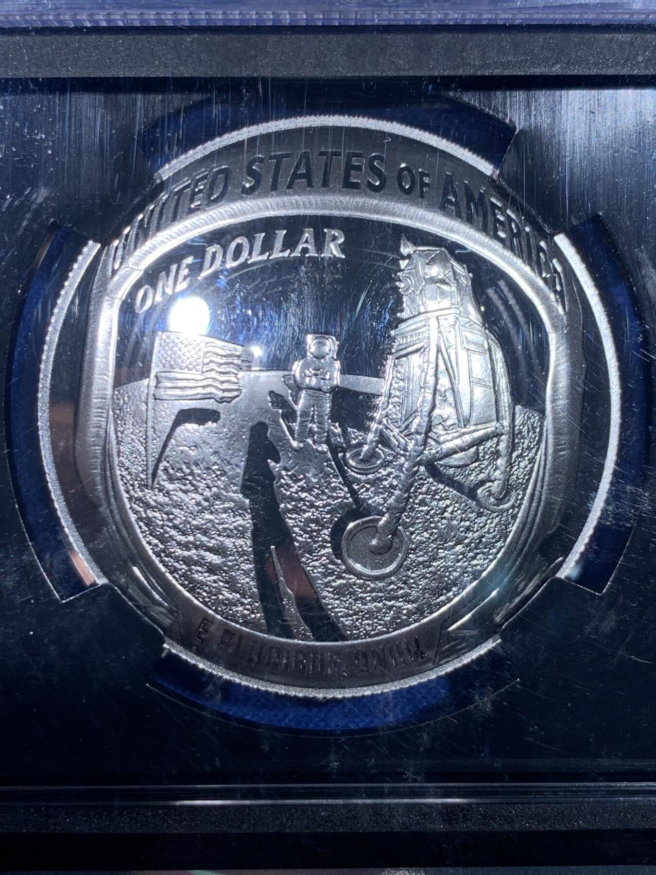 《竞宝斋》第438场 周日，周一，周二 3场连拍 （全场包邮） 四枚一组 NGC PF70UC 2019年登月50周年银币 美国阿波罗11号1美元精制纪念银币 黑盒 首期（克劳斯2021年世界硬币大赛最佳时事币，26.73克重，999纯银，币径38.1MM）+ 法国彩色树脂双面镶嵌10欧精制纪念银币（17.3克900银，币径37MM，限量5千枚）+ 奥地利夜光荧映20欧精制纪念银币（22.4克重，925银，币径34MM，限量发行3万枚，盒证齐全）+ 澳大利亚阿