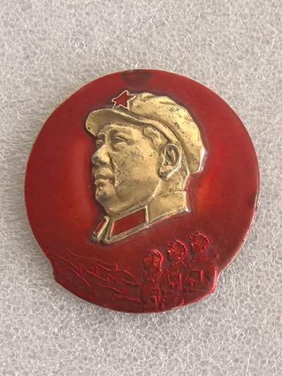 综合藏品场.喜欢出价就得！无套路无托.诚信惠友交友！自动快拍. 毛主席像章直径约50MM保真包老.编号280020.