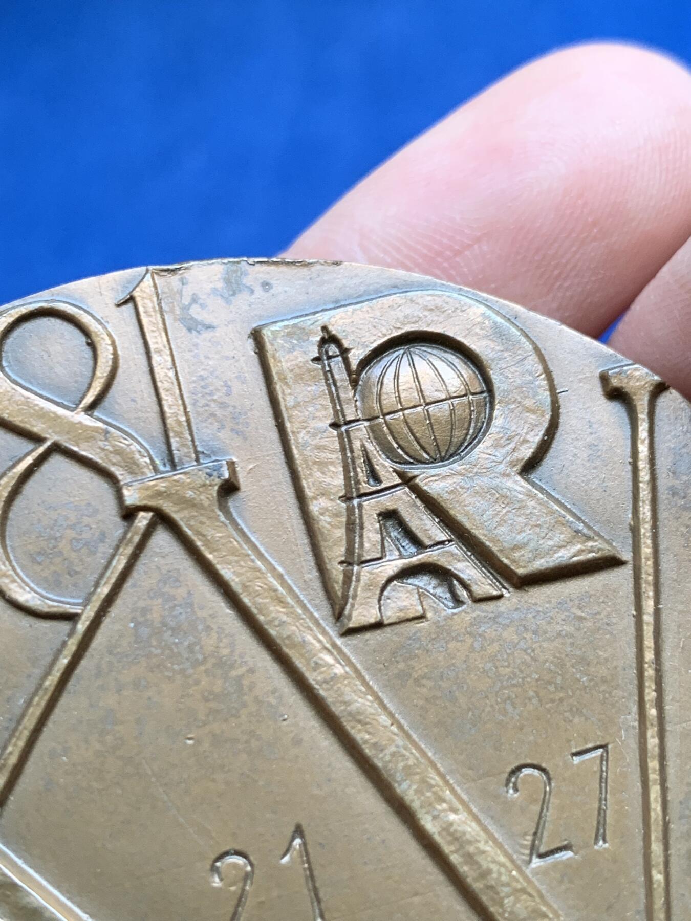 《竞宝斋》第438场 周日，周一，周二 3场连拍 （全场包邮） 法国巴黎国际风湿病学大会纪念章 180.9克 66.8mm