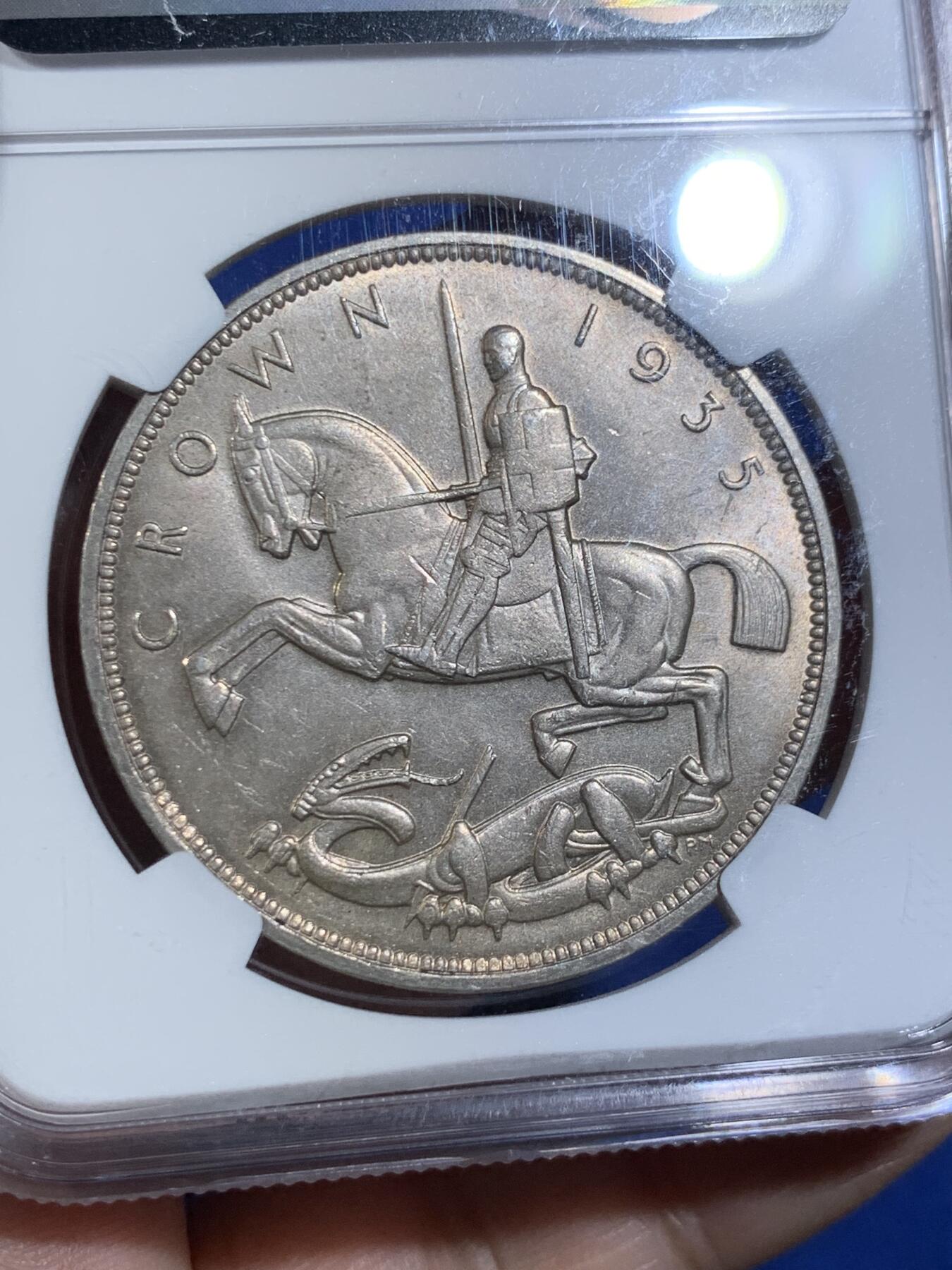 《竞宝斋》第438场 周日，周一，周二 3场连拍 （全场包邮） NGC MS64 英国1935年乔治五世1克朗马剑银币 均匀欧洲包浆