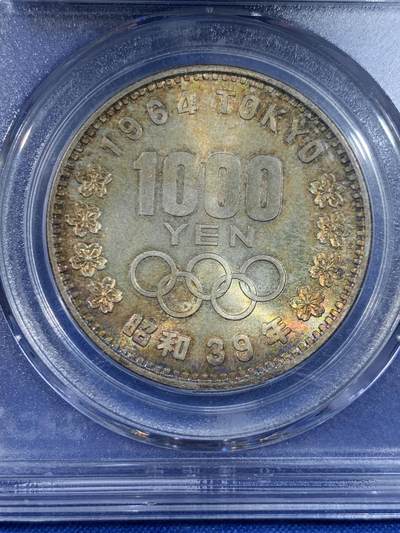 《竞宝斋》第438场 周日，周一，周二 3场连拍 （全场包邮） 公博评级 MS68 日本1964年东京奥运会1000元银币 日本知名银币，公博冠军分，火山面金褐彩，背面转光金彩。