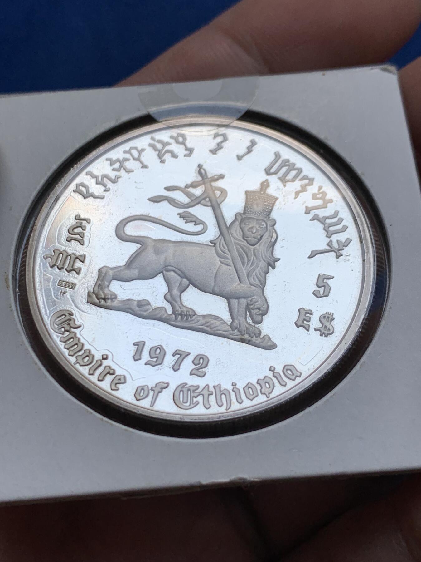 《竞宝斋》第438场 周日，周一，周二 3场连拍 （全场包邮） 埃塞俄比亚1972年精制5元银币 好品镜面，正面是塞拉西一世戎装，重25g，999银，发行量10万枚，细节见图。