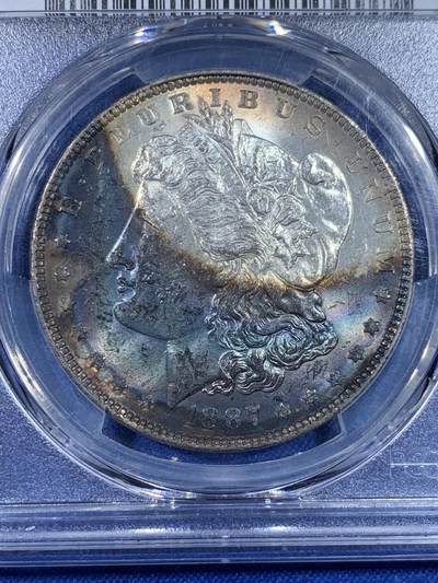 《竞宝斋》第438场 周日，周一，周二 3场连拍 （全场包邮） PCGS MS62 美国1887年摩根银币 人像面深彩大月牙，月牙彩面积超过币面一半，背面浅月牙彩，底光充沛，转光明显
