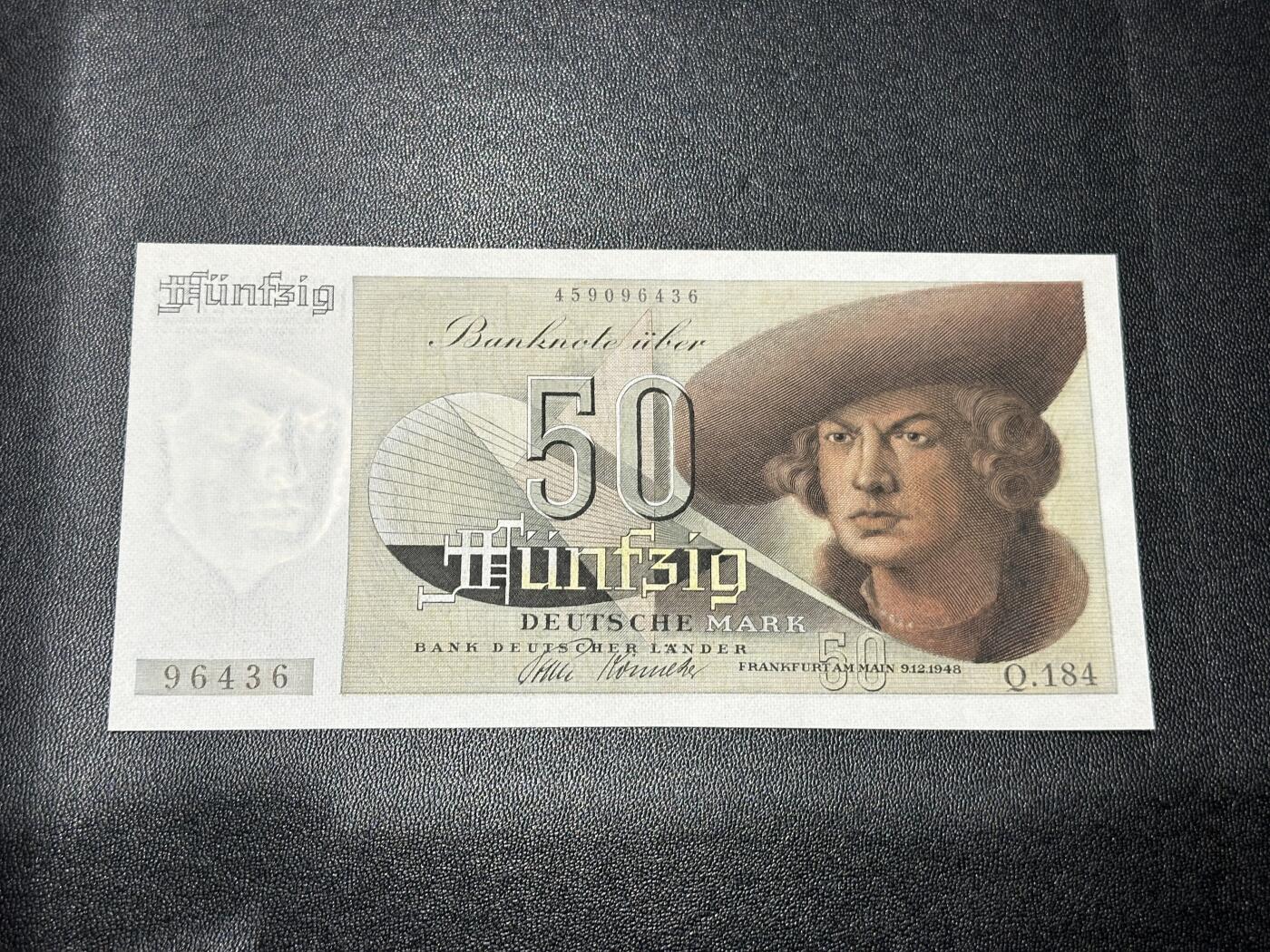 《外钞收藏家》第五百八十五期（精品场）（本平台长期征集拍品、欢迎藏友们联系合作）