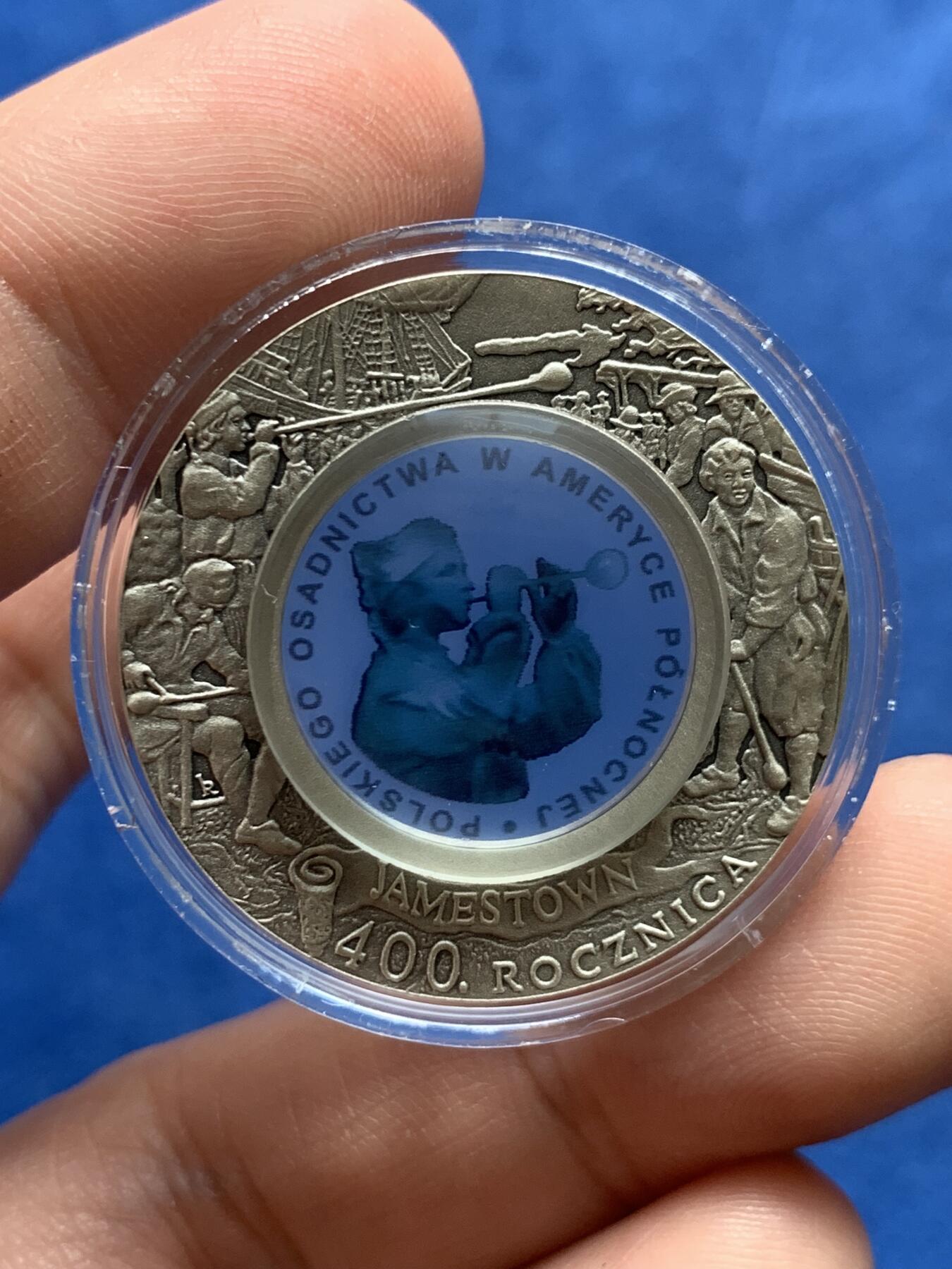 《竞宝斋》第438场 周日，周一，周二 3场连拍 （全场包邮） 波兰2008年10兹罗提精制银币 波兰人在北美定居400周年（詹姆斯敦，美国也发行相应主题纪念币。中间是玻璃） 14.14克 925银