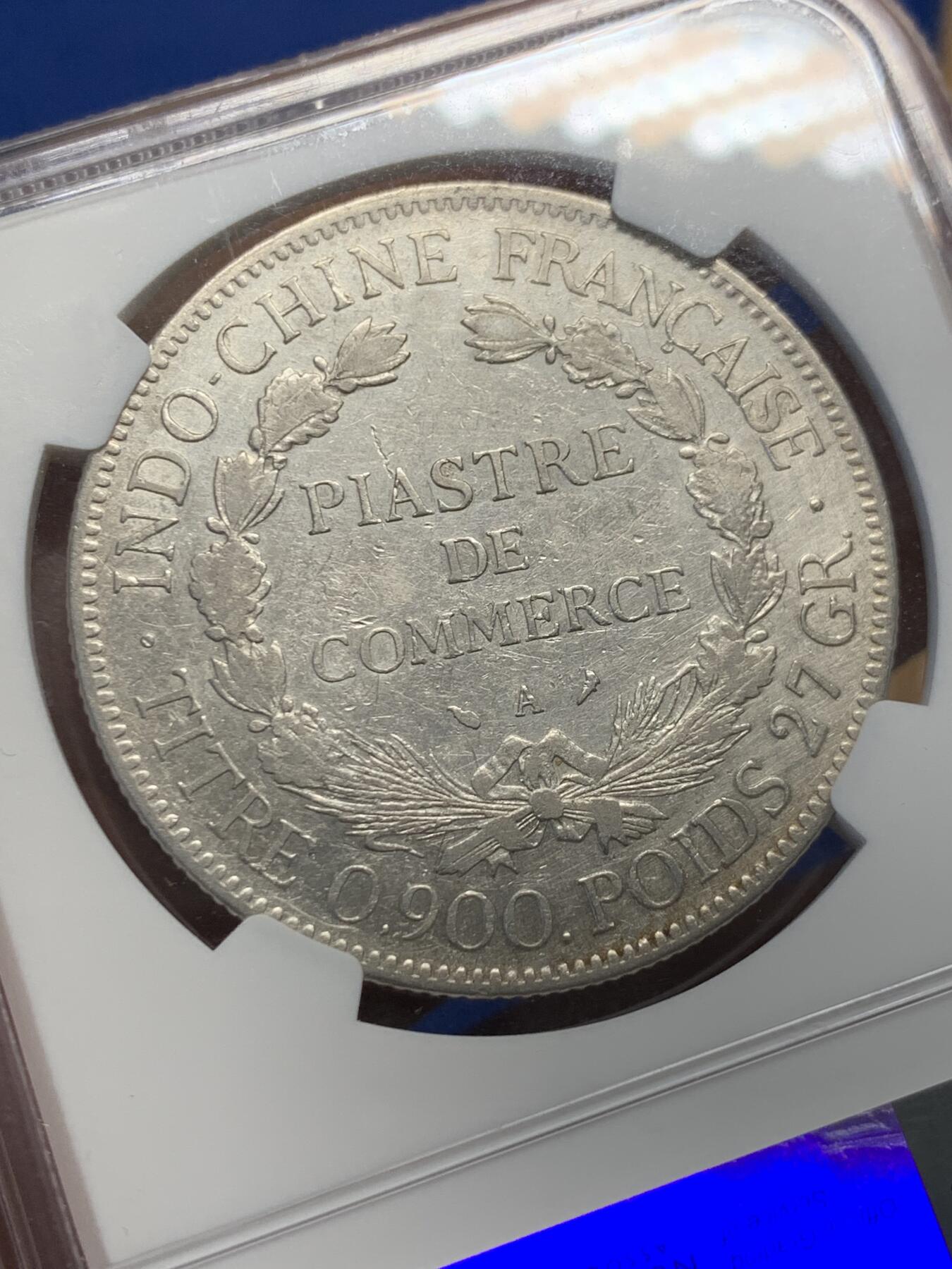 《竞宝斋》第438场 周日，周一，周二 3场连拍 （全场包邮） NGC VFD 法属印支1926坐洋1P银币 值得注意的是币面的戳 包含多国的文字戳 国内十分罕见 不容错过