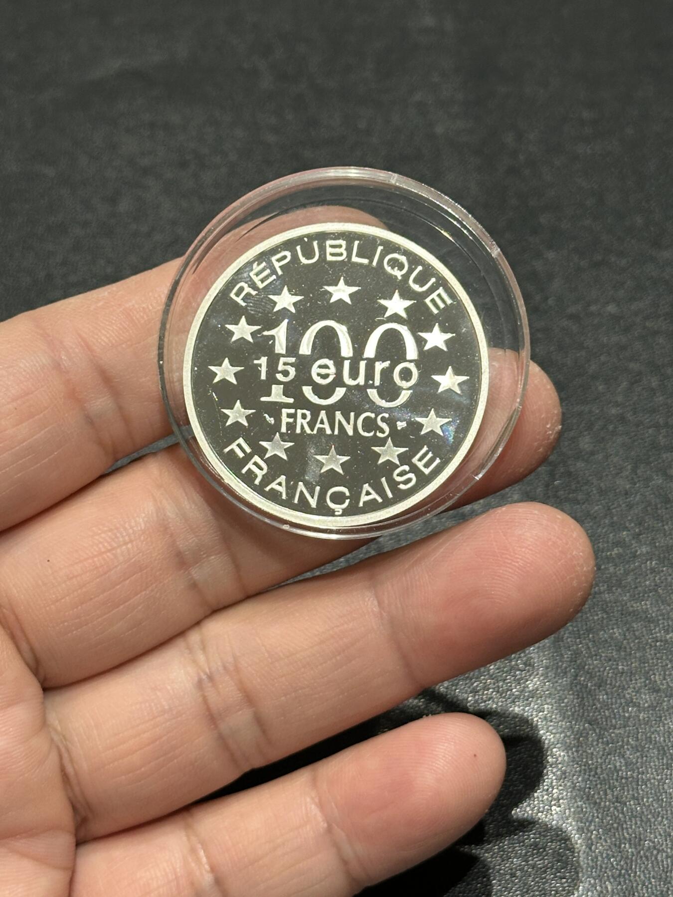 《外钞收藏家》第五百八十五期（精品场）（本平台长期征集拍品、欢迎藏友们联系合作）