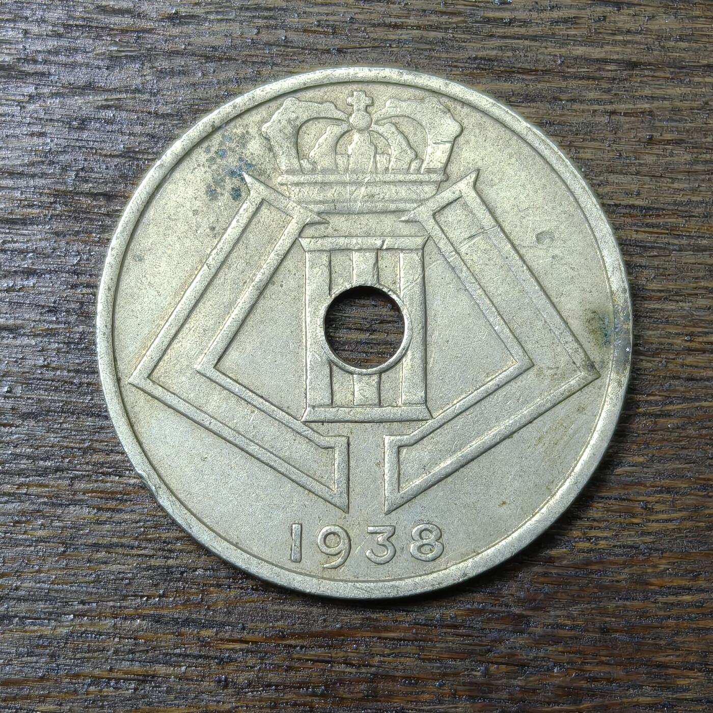 【铜匠收藏】★第132场★散币场，无佣金，30包邮。不满30元，支付5元运费。《接受代拍 代送NGC评级》  比利时 1938年 25分 镍币二战圆孔版