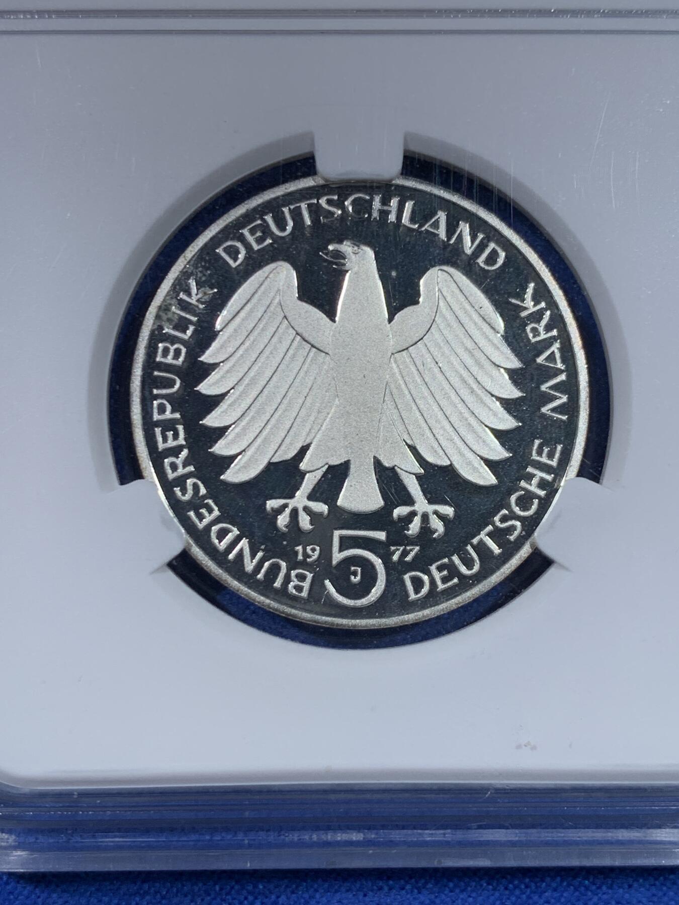 《竞宝斋》第438场 周日，周一，周二 3场连拍 （全场包邮） ACG PF69 德国1977年高斯5马克精制银币 好品