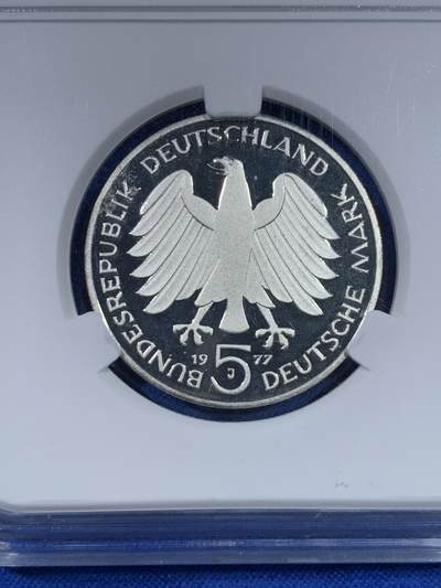 《竞宝斋》第438场 周日，周一，周二 3场连拍 （全场包邮） ACG PF69 德国1977年高斯5马克精制银币 好品