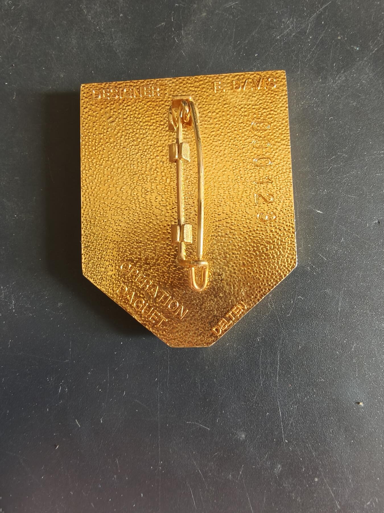 老王徽章第163期 13-15日三场连拍 16日统一发货  13、14日结束后可寄存 法国证章