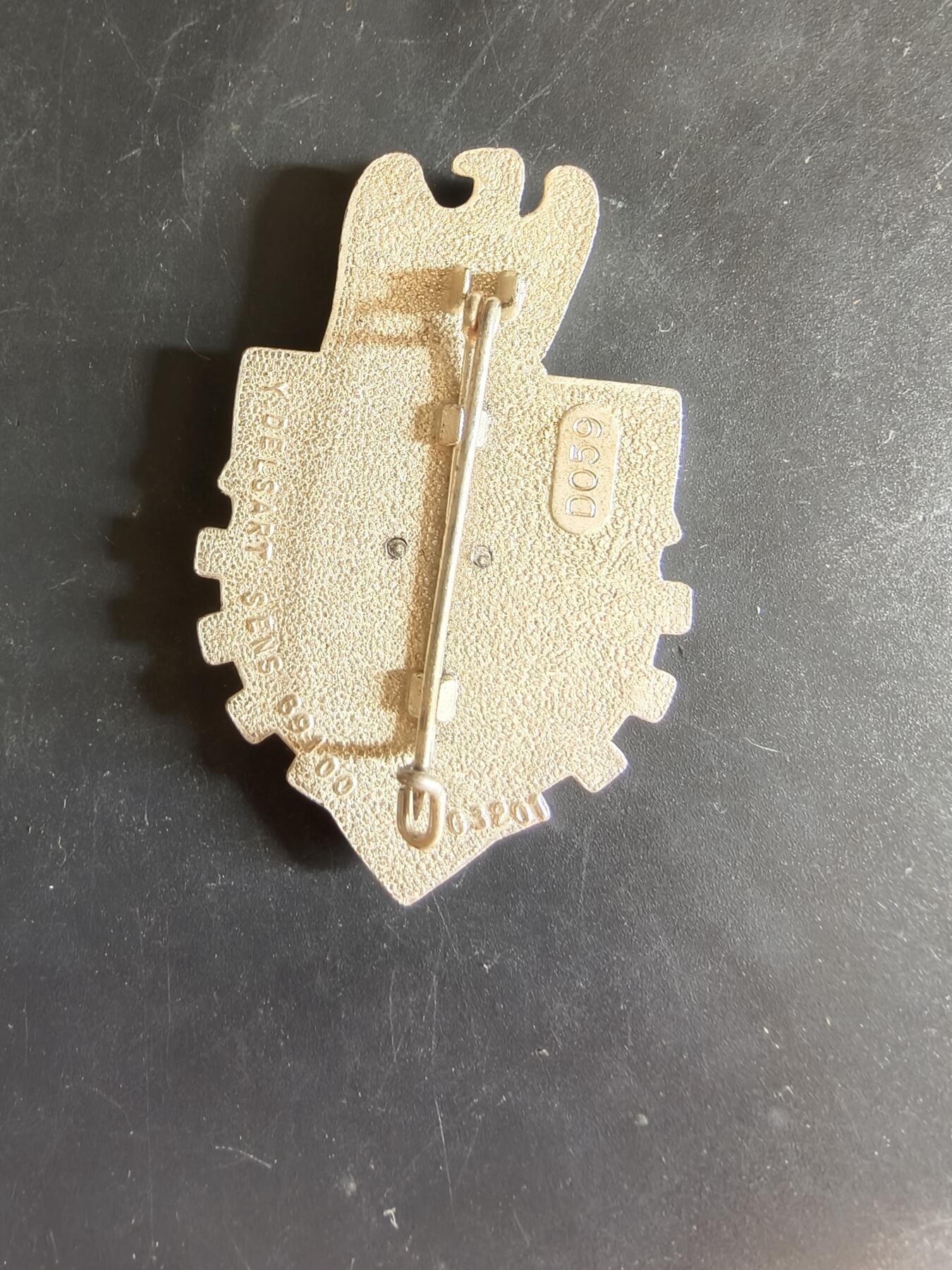 老王徽章第163期 13-15日三场连拍 16日统一发货  13、14日结束后可寄存 法国证章