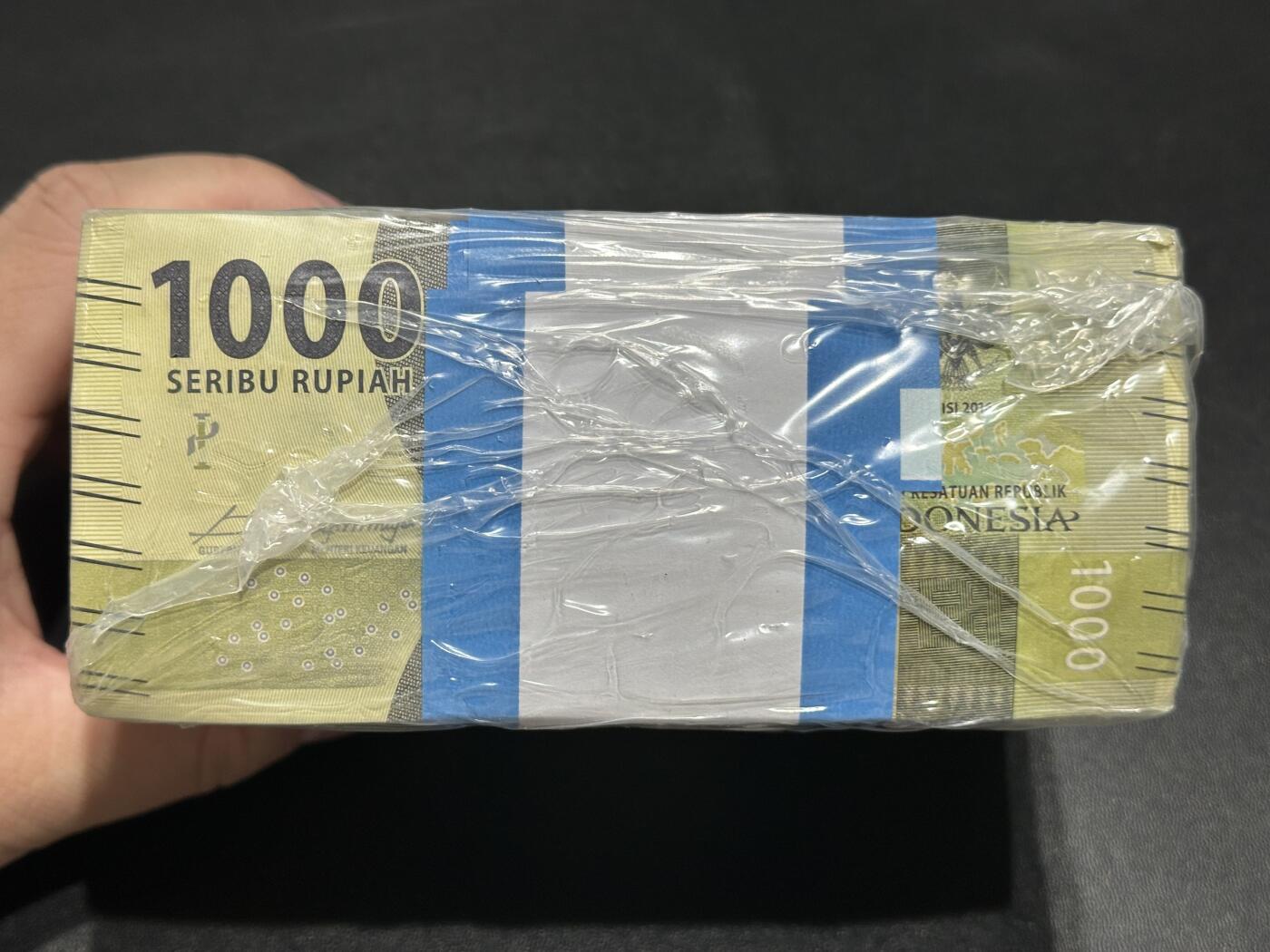 《外钞收藏家》第五百八十五期（精品场）（本平台长期征集拍品、欢迎藏友们联系合作）