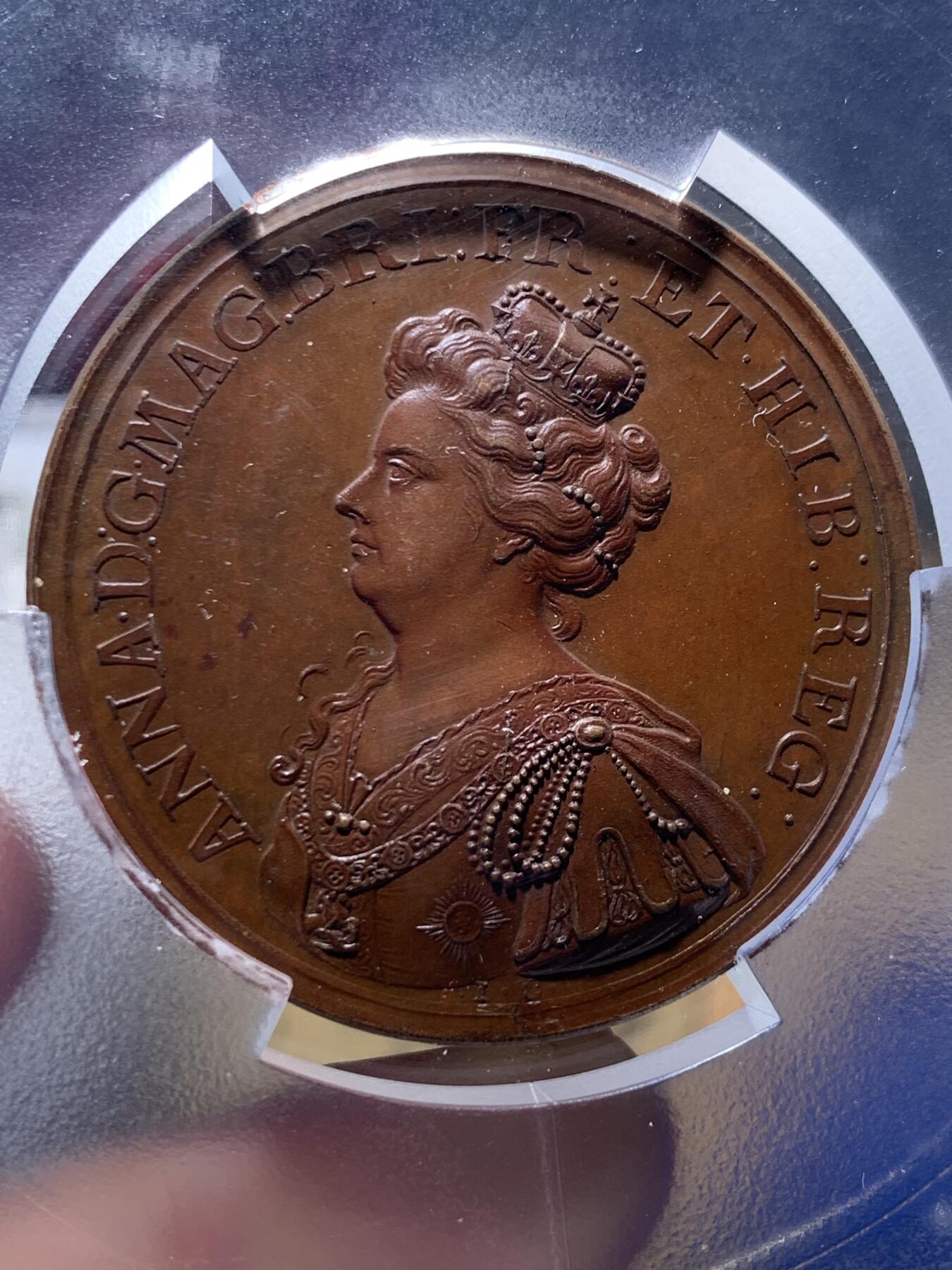 《竞宝斋》第438场 周日，周一，周二 3场连拍 （全场包邮） PCGS SP63 1707年苏格兰与英格兰联合铜章，John Croker雕刻，PCGS大盒封装。