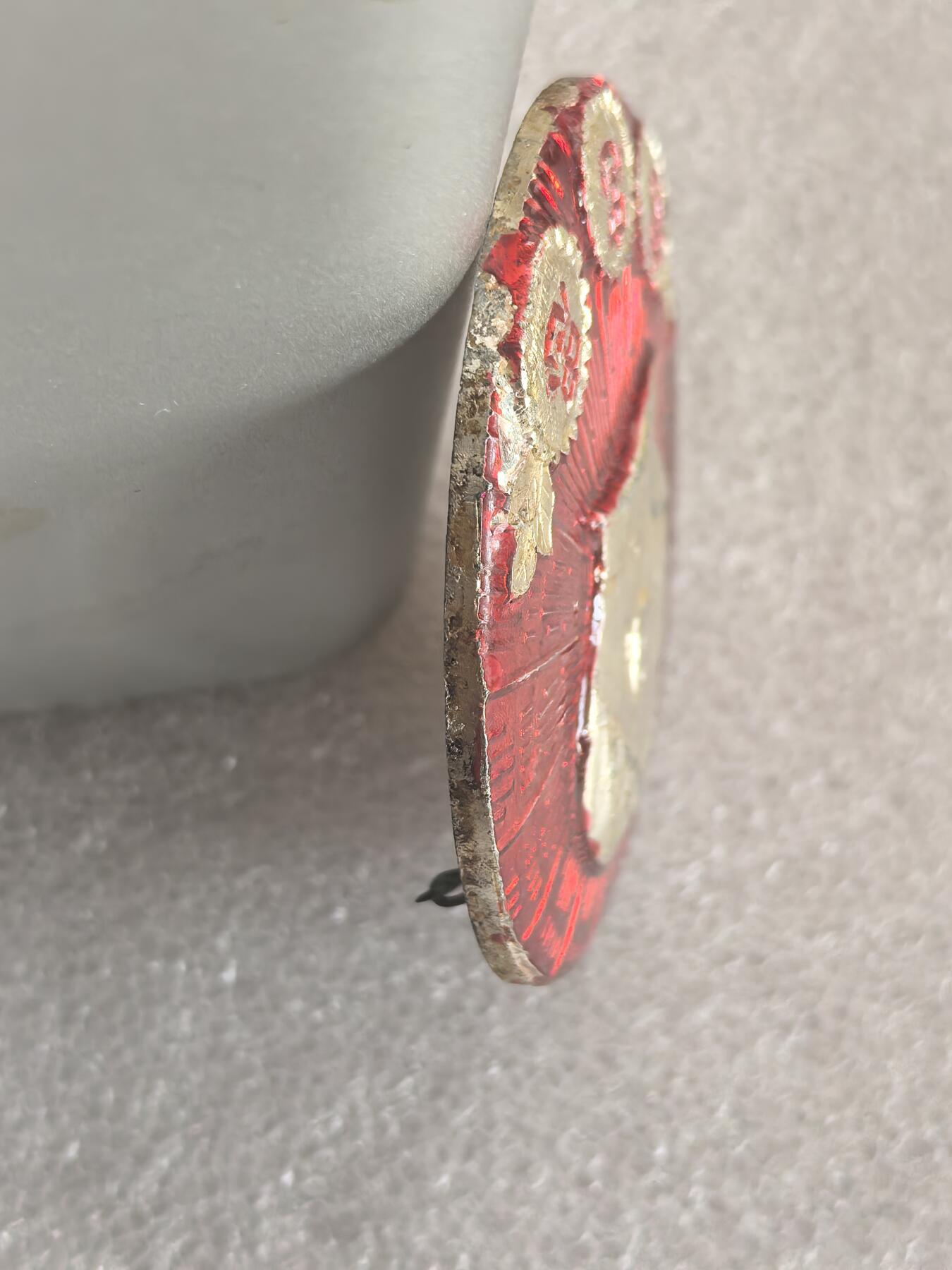 红色像章专场.包老包真.文革时期.实图拍摄.特价惠友 毛主席像章直径约50MM保真包老.编号280016.