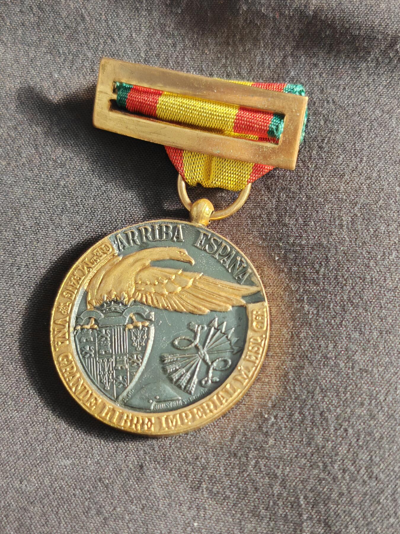 时顺第二十五拍 西班牙内战奖章，授予自1936年起参与西班牙内战的反布派士兵，特殊绿边后勤绶带