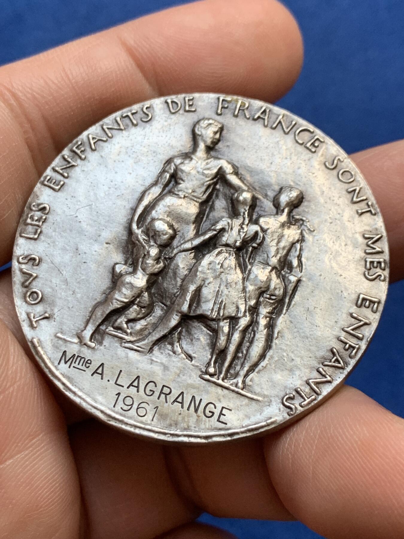 《竞宝斋》第438场 周日，周一，周二 3场连拍 （全场包邮） 国家教育银章 丰饶角1银标 43.6克 44.8mm