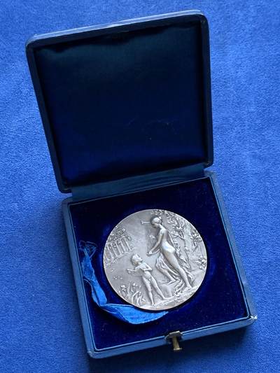 《竞宝斋》第438场 周日，周一，周二 3场连拍 （全场包邮） 1905年法国埃佩尔奈国际音乐纪念银章 45克 45mm 丰饶角银标 带盒