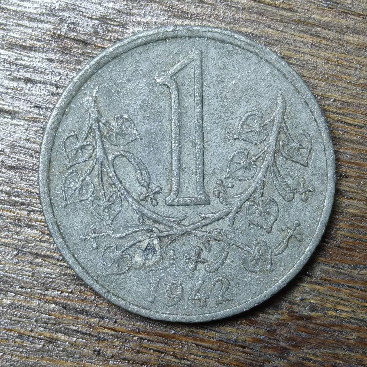 【铜匠收藏】★第132场★散币场，无佣金，30包邮。不满30元，支付5元运费。《接受代拍 代送NGC评级》 德占捷克斯洛伐克(波希米亚与摩拉维亚)1942年 1克朗 锌币