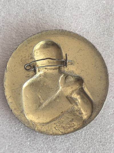 综合藏品场.喜欢出价就得！无套路无托.诚信惠友交友！自动快拍. 毛主席像章直径约60MM保真包老.编号280011.