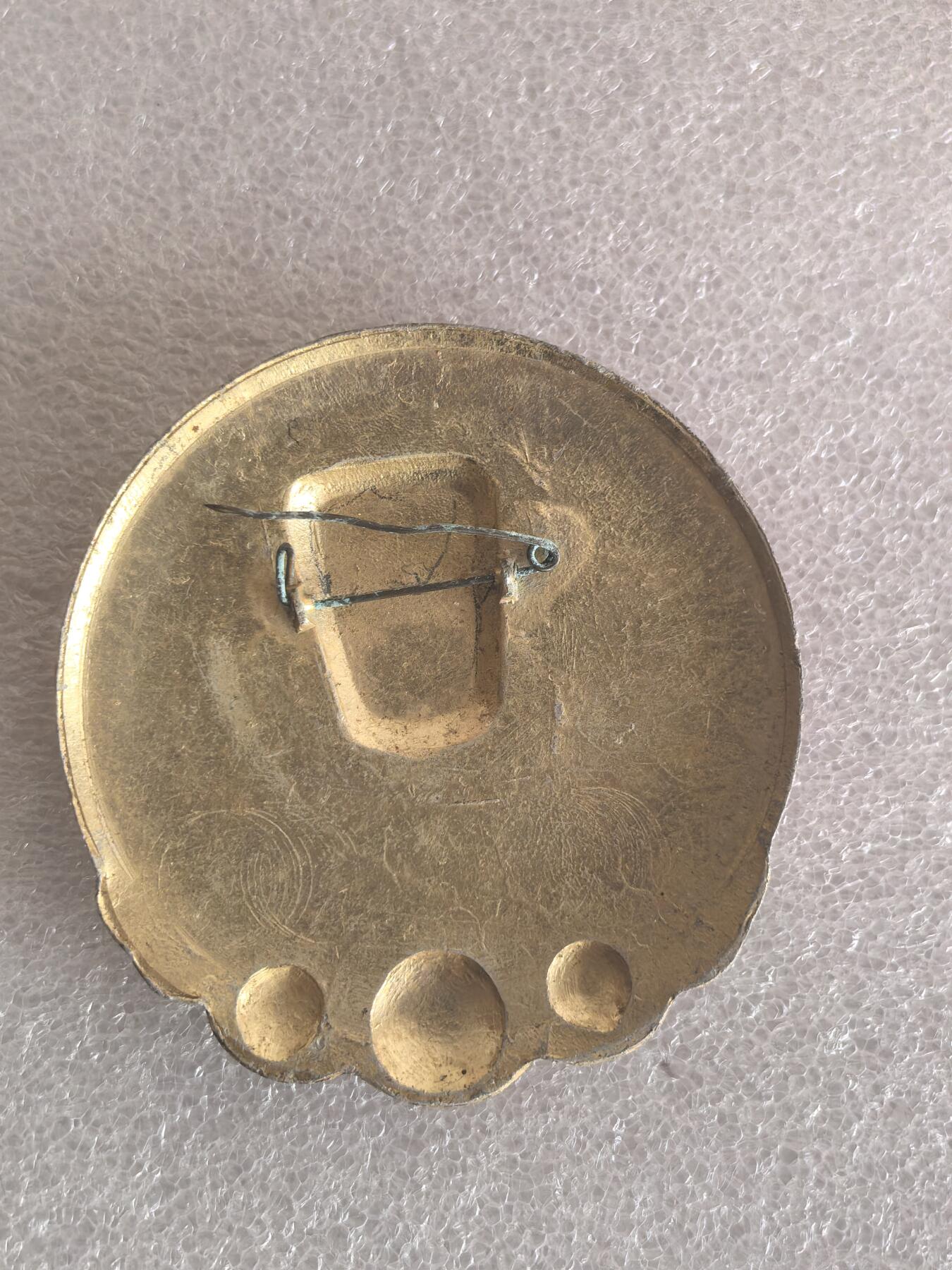 红色像章专场.包老包真.文革时期.实图拍摄.特价惠友 毛主席像章直径约60MM保真包老.编号280031