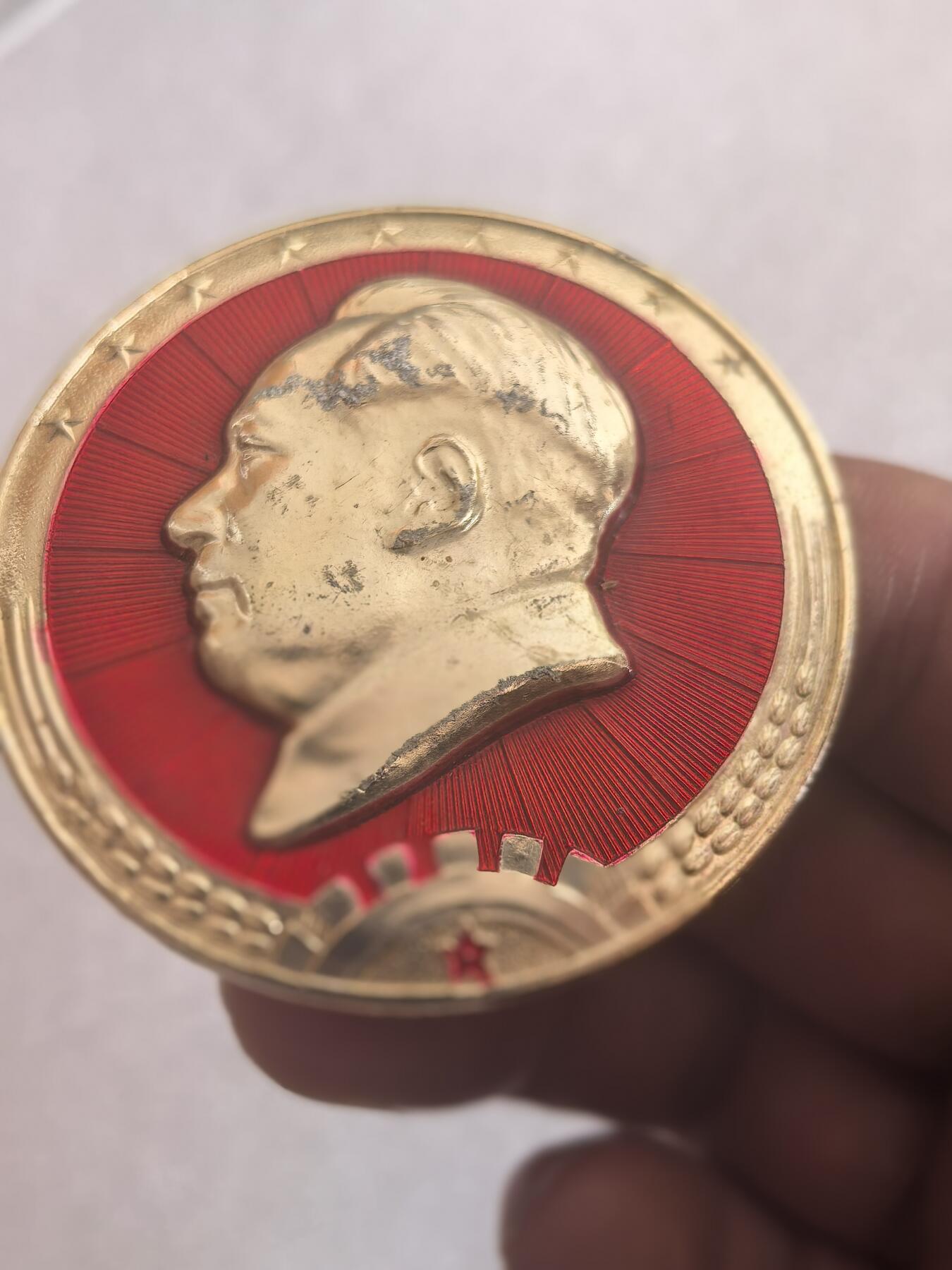 红色像章专场.包老包真.文革时期.实图拍摄.特价惠友 毛主席像章直径约50MM保真包老.编号280006.