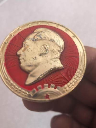 综合藏品场.喜欢出价就得！无套路无托.诚信惠友交友！自动快拍. 毛主席像章直径约50MM保真包老.编号280006.