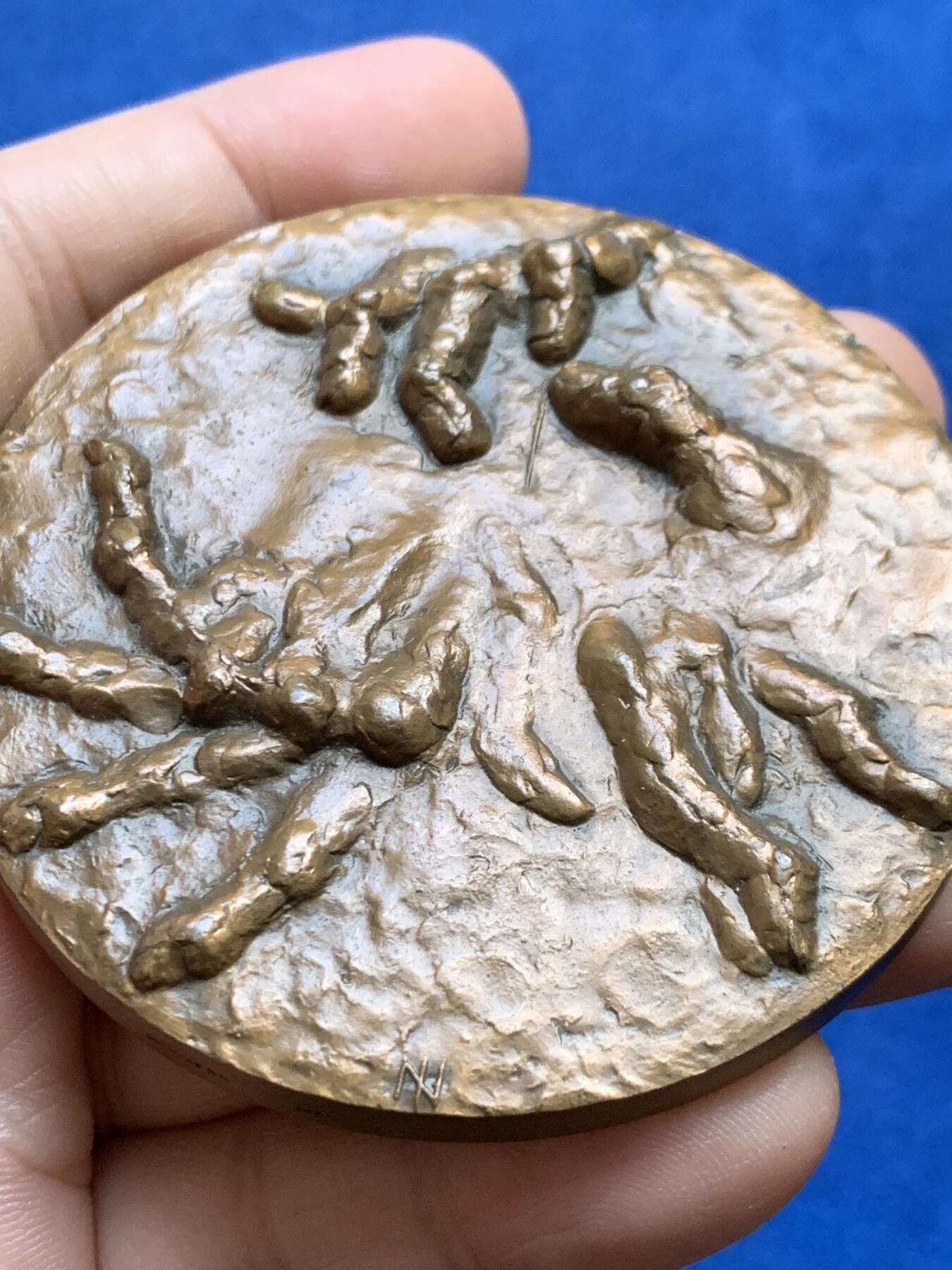 《竞宝斋》第438场 周日，周一，周二 3场连拍 （全场包邮） 法国巴黎国际风湿病学大会纪念章 180.9克 66.8mm