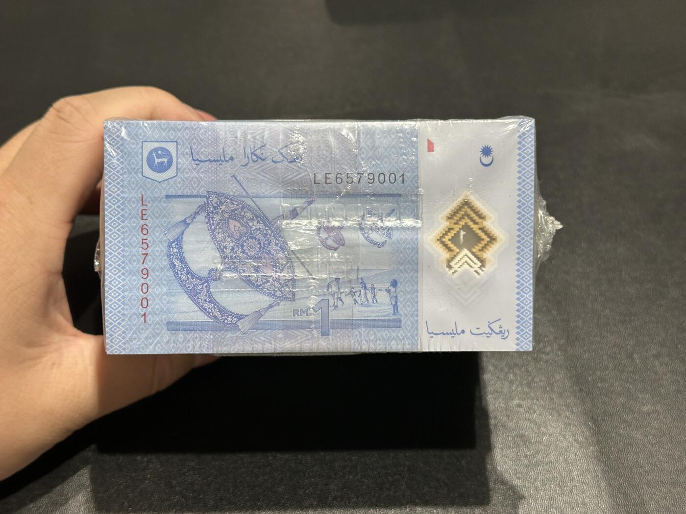 《外钞收藏家》第五百八十五期（精品场）（本平台长期征集拍品、欢迎藏友们联系合作）