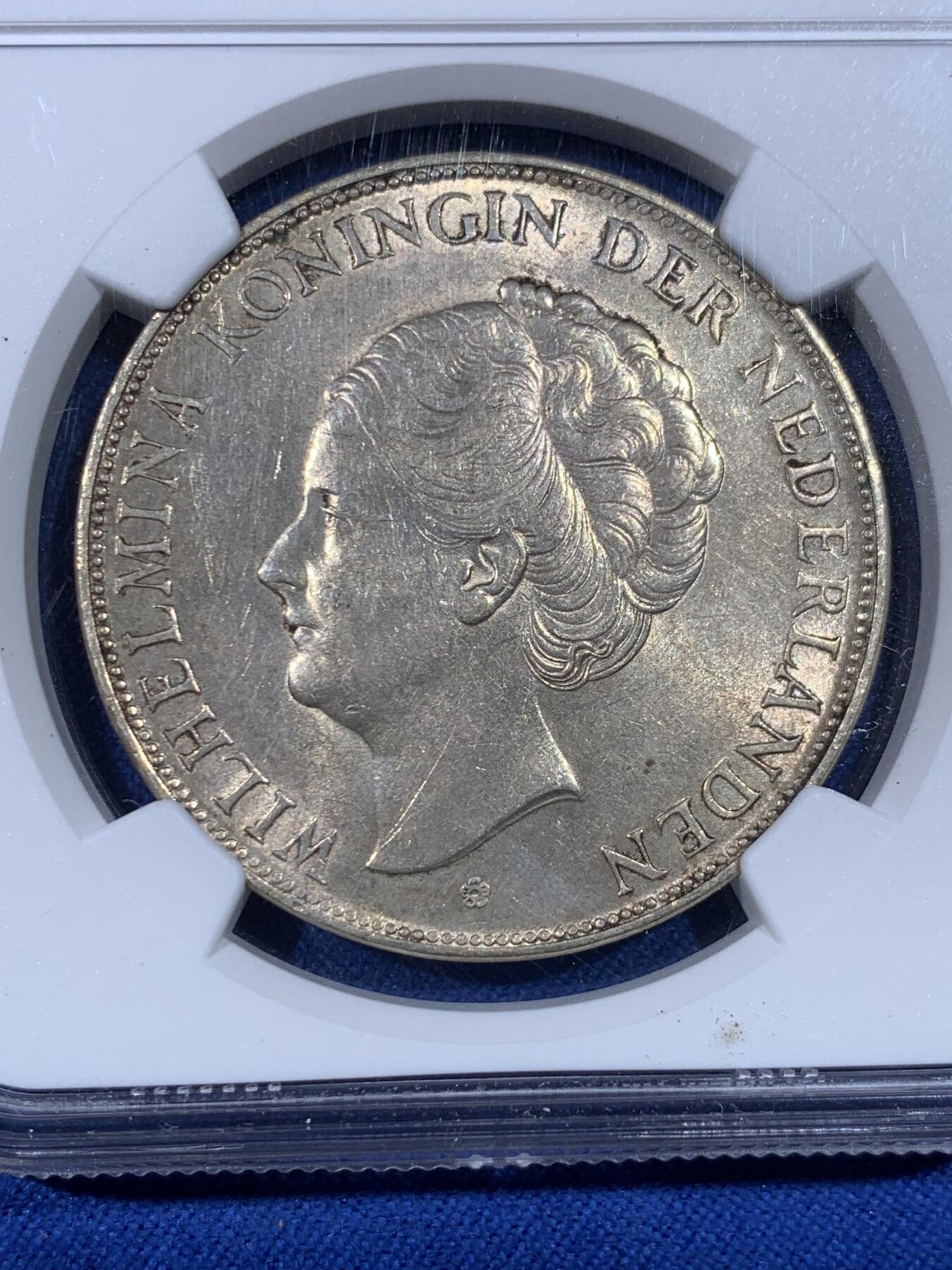 《竞宝斋》第438场 周日，周一，周二 3场连拍 （全场包邮） NGC AU58 荷兰1937年威廉明娜女王2.5盾大银币，58分最具性价比。