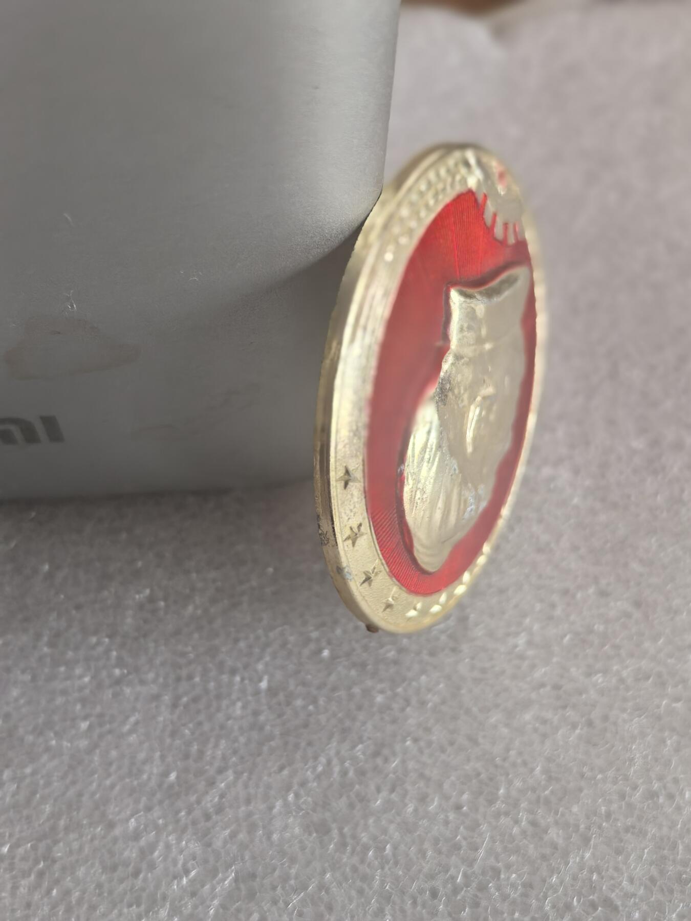 红色像章专场.包老包真.文革时期.实图拍摄.特价惠友 毛主席像章直径约50MM保真包老.编号280006.