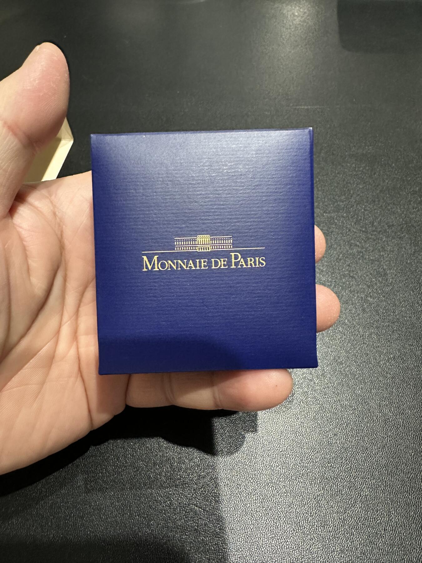 《外钞收藏家》第五百八十五期（精品场）（本平台长期征集拍品、欢迎藏友们联系合作）