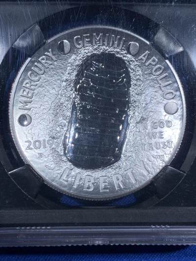 《竞宝斋》第438场 周日，周一，周二 3场连拍 （全场包邮） 四枚一组 NGC PF70UC 2019年登月50周年银币 美国阿波罗11号1美元精制纪念银币 黑盒 首期（克劳斯2021年世界硬币大赛最佳时事币，26.73克重，999纯银，币径38.1MM）+ 法国彩色树脂双面镶嵌10欧精制纪念银币（17.3克900银，币径37MM，限量5千枚）+ 奥地利夜光荧映20欧精制纪念银币（22.4克重，925银，币径34MM，限量发行3万枚，盒证齐全）+ 澳大利亚阿