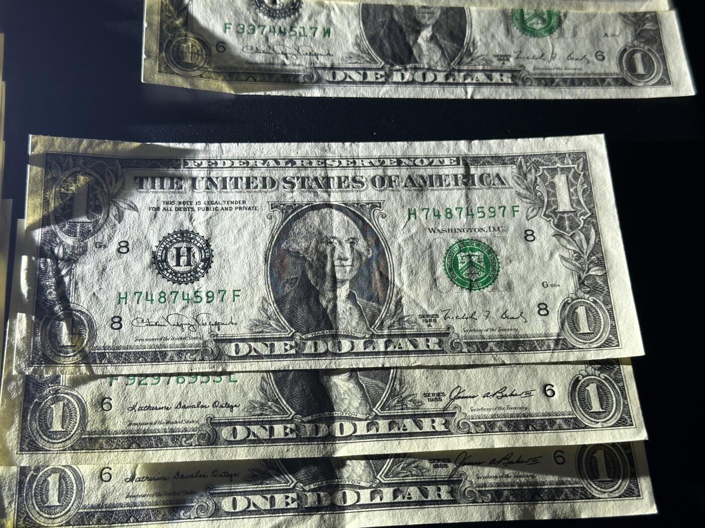 《外钞收藏家》第五百八十五期（精品场）（本平台长期征集拍品、欢迎藏友们联系合作）