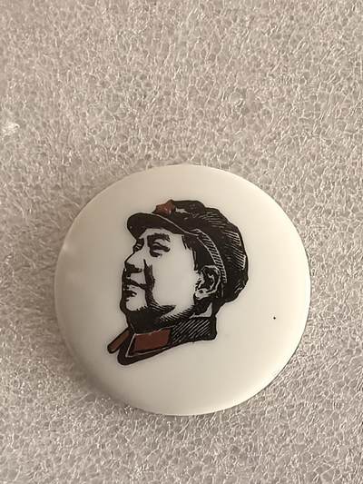 综合藏品场.喜欢出价就得！无套路无托.诚信惠友交友！自动快拍. 毛主席像章直径约36MM保真包老.编号280053