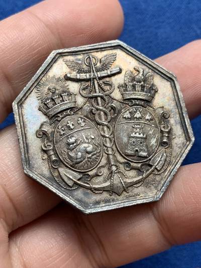 《竞宝斋》第438场 周日，周一，周二 3场连拍 （全场包邮） - 1862年法国巴黎蒸汽船公司在诺曼底港口的银质通行证 正面是勒阿弗尔和翁夫勒的徽章 1882年使用 25.6克 37.6mm 蜜蜂银标