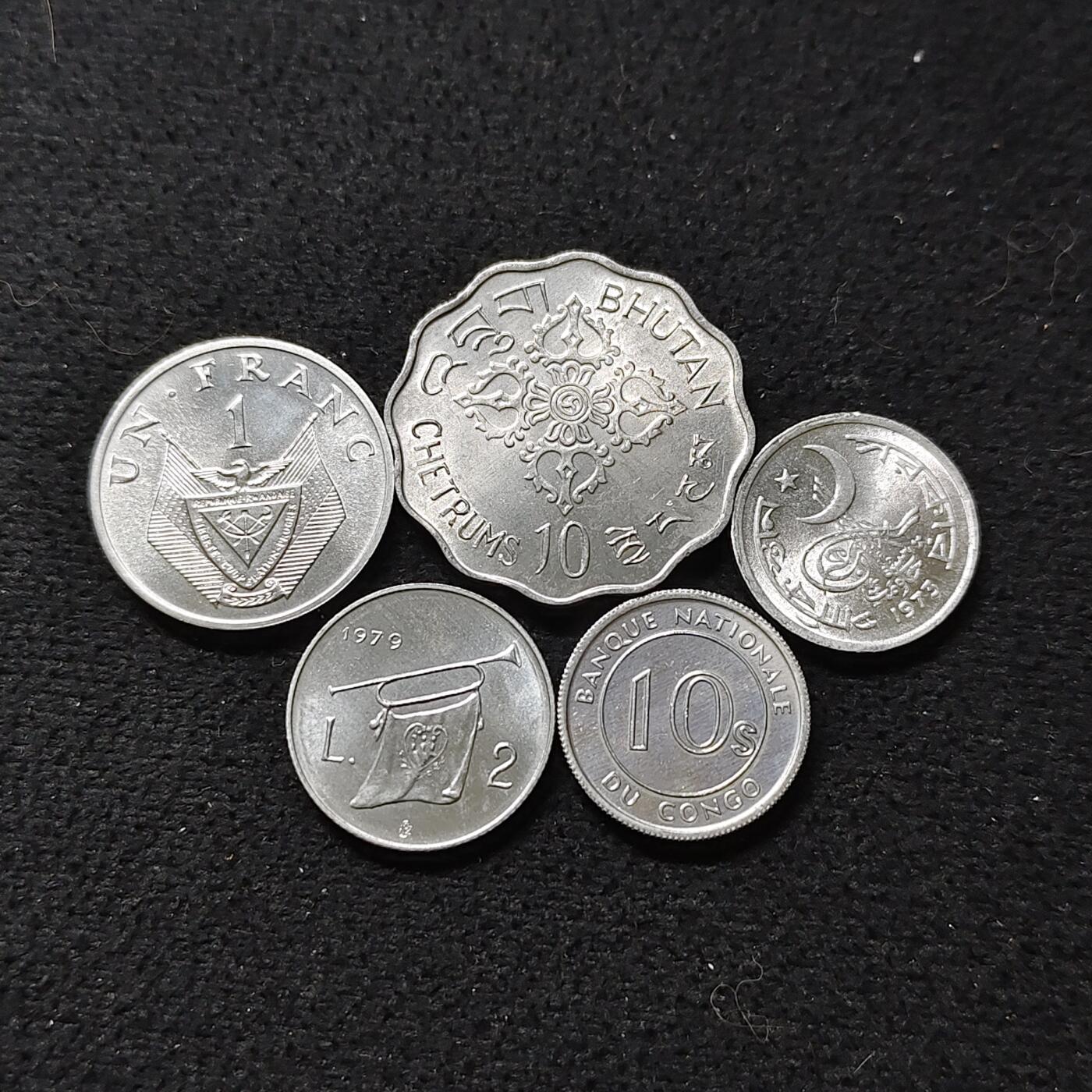 【全场包邮】纯粹捡漏拍478场（免费代拍第15场） 世界各国各年份散币5枚一组-原光币