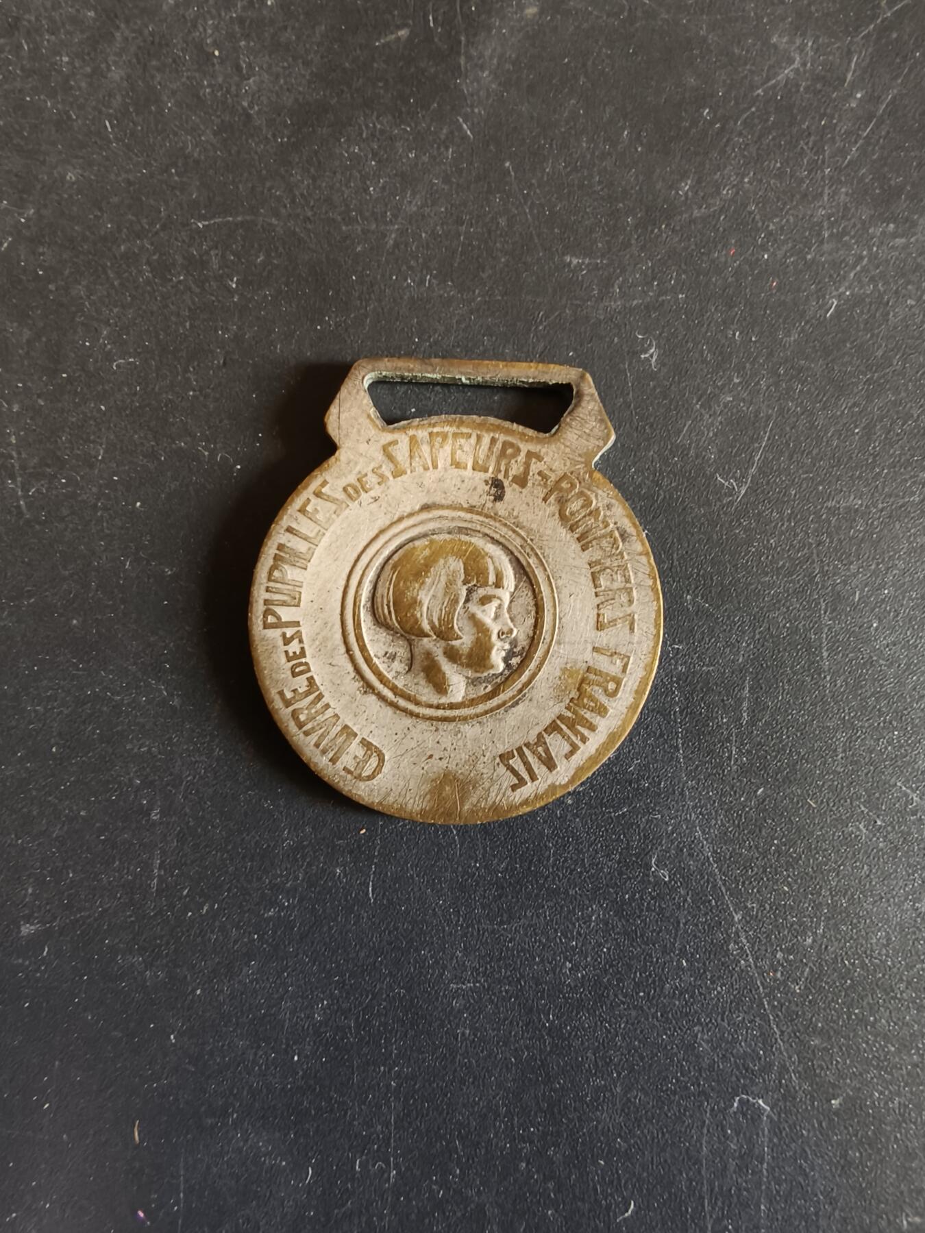 老王徽章第163期 13-15日三场连拍 16日统一发货  13、14日结束后可寄存 法国证章