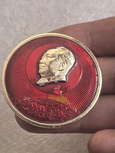 综合藏品场.喜欢出价就得！无套路无托.诚信惠友交友！自动快拍. 毛主席像章直径约40MM保真包老..编号280058
