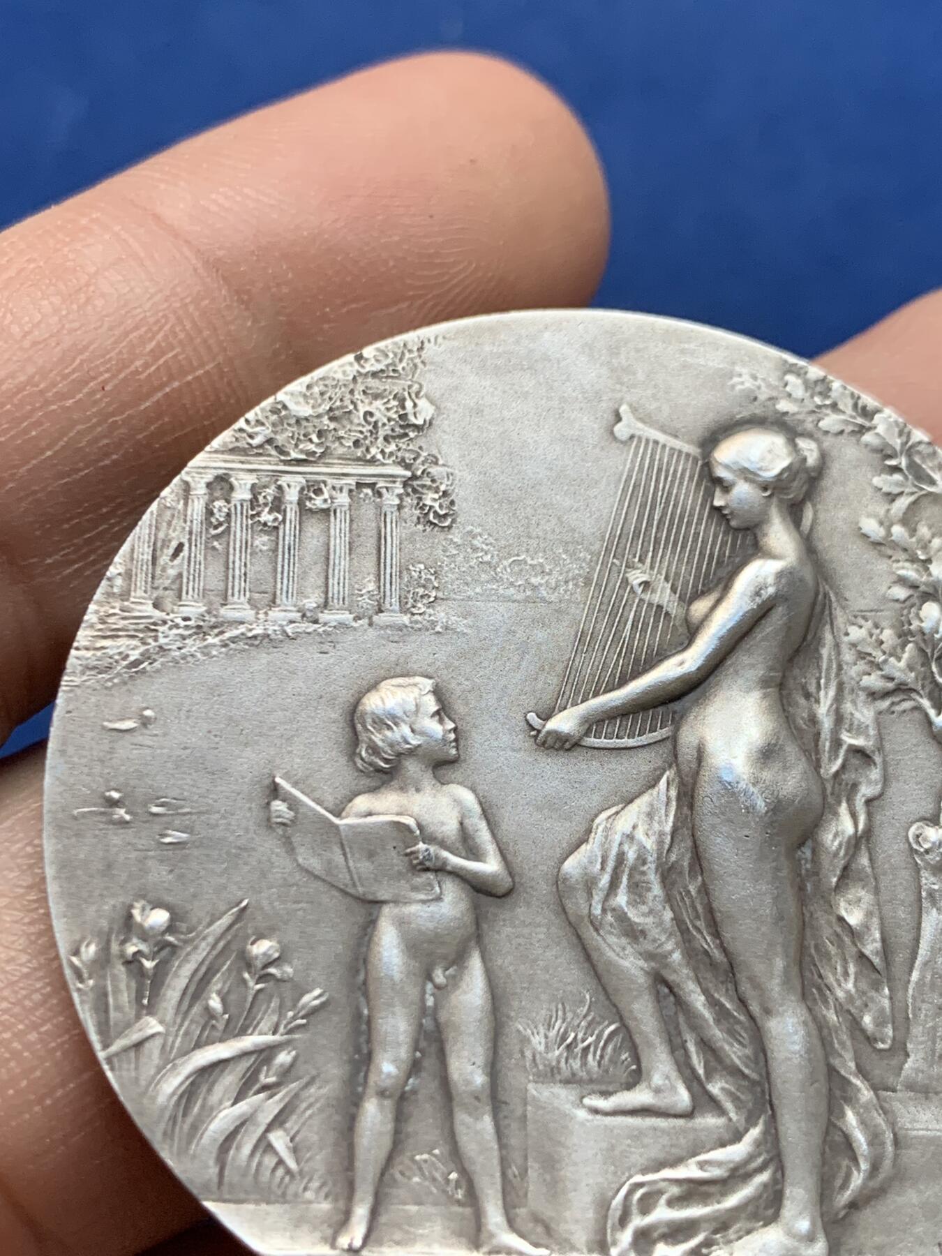 《竞宝斋》第438场 周日，周一，周二 3场连拍 （全场包邮） 1905年法国埃佩尔奈国际音乐纪念银章 45克 45mm 丰饶角银标 带盒