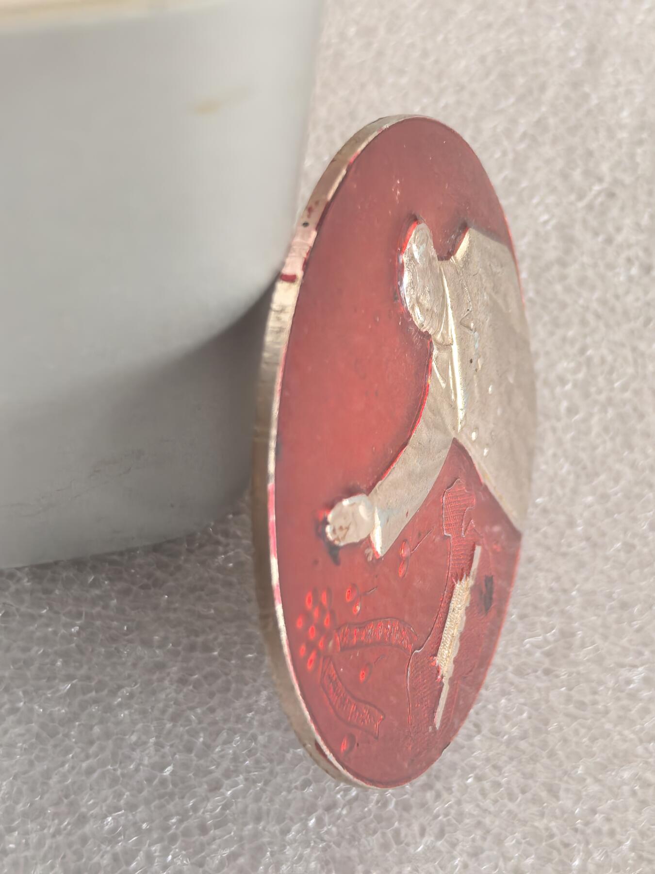 红色像章专场.包老包真.文革时期.实图拍摄.特价惠友 毛主席像章直径约50MM保真包老.编号280021.