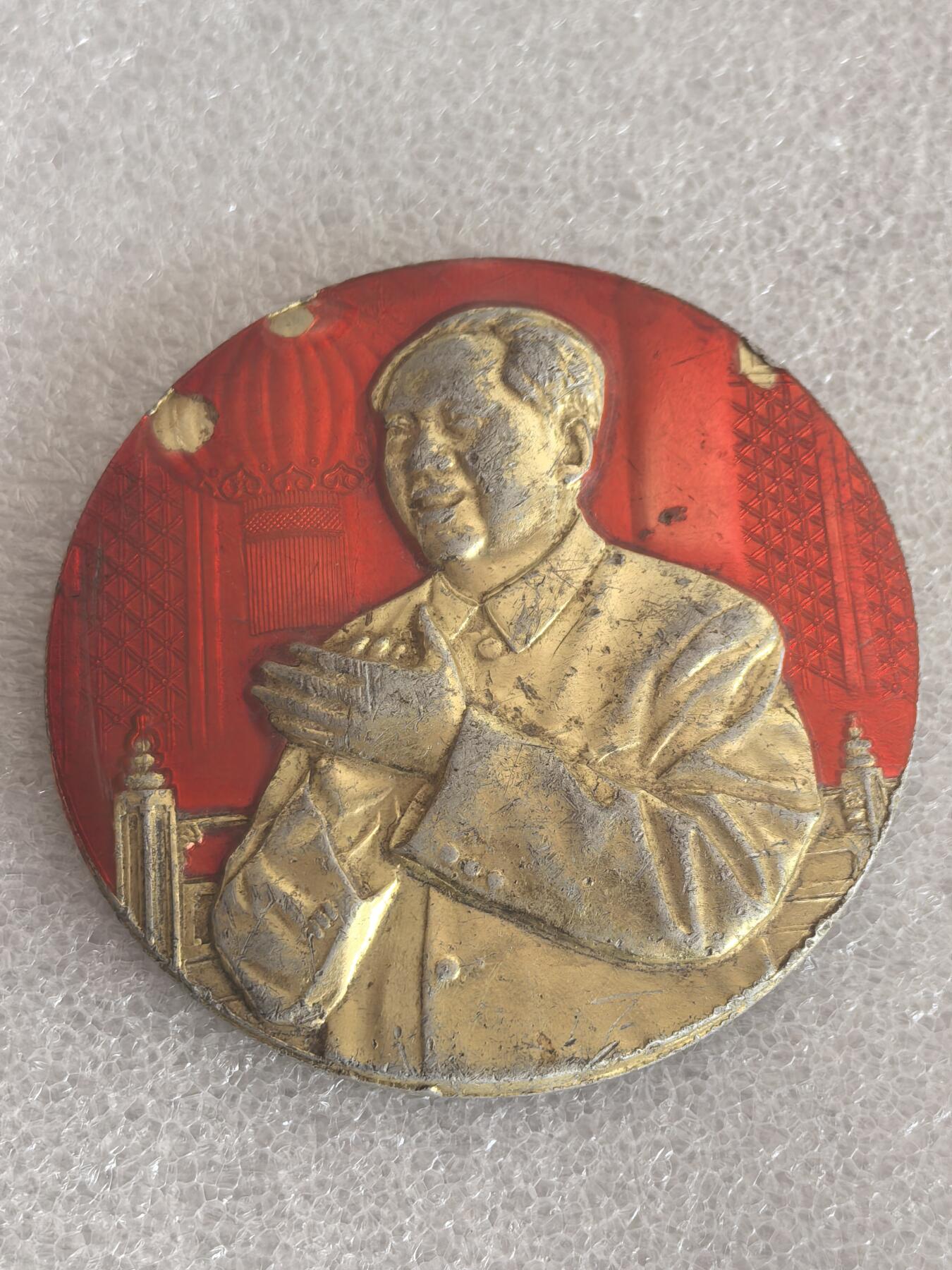 红色像章专场.包老包真.文革时期.实图拍摄.特价惠友 毛主席像章直径约60MM保真包老.编号280011.