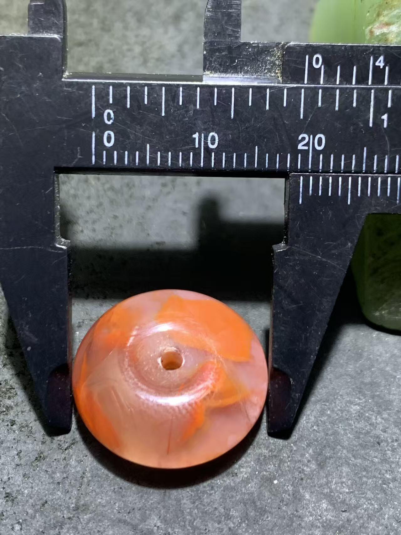 红白荔枝冻川料红玛瑙平安扣一个，