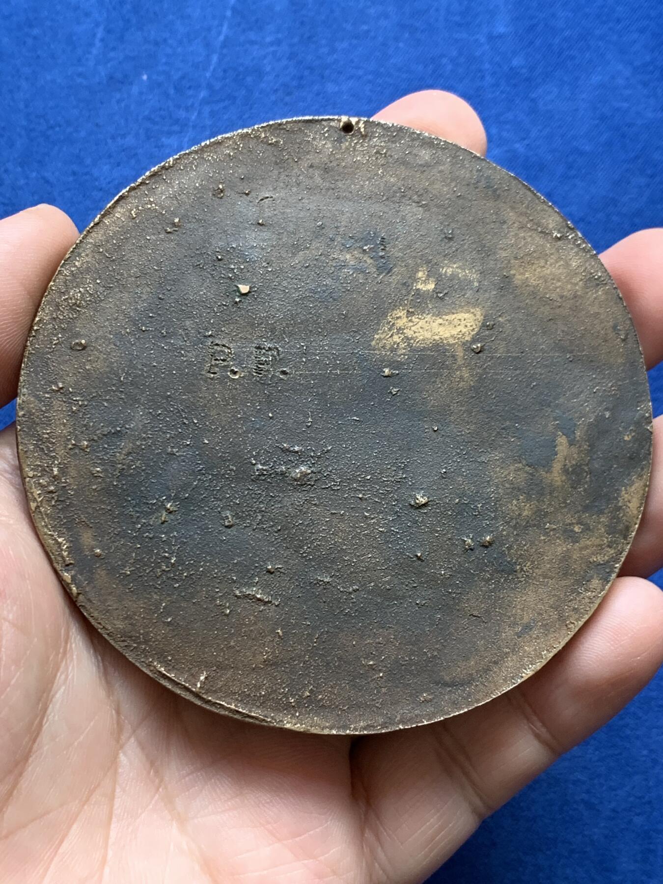 《竞宝斋》第438场 周日，周一，周二 3场连拍 （全场包邮） 围攻巴士底狱单面大铜章 高浮雕 12点处有打孔 119.7克 83.6mm大直径 细节见图