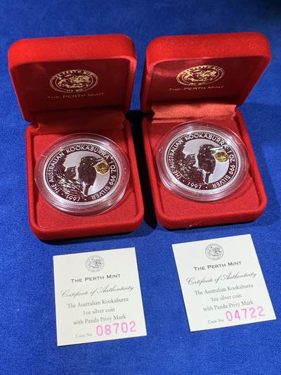 《竞宝斋》第438场 周日，周一，周二 3场连拍 （全场包邮） - 两枚一组 澳大利亚 1997年 笑翠鸟 熊猫镶嵌银币 每枚含纯银1盎司999银，镶嵌部分重约0.5克黄金，发行1.5万枚，为上海国际钱币展而发行，细节见图。