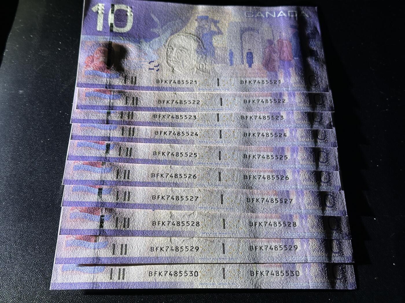 《外钞收藏家》第五百八十五期（精品场）（本平台长期征集拍品、欢迎藏友们联系合作）