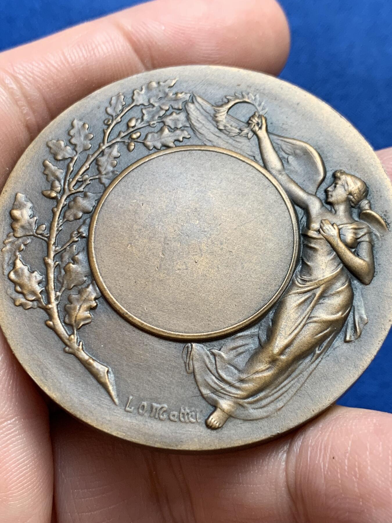 《竞宝斋》第438场 周日，周一，周二 3场连拍 （全场包邮） 法国射击比赛纪念章 丰饶角铜标边铭 67.7克 50.2mm