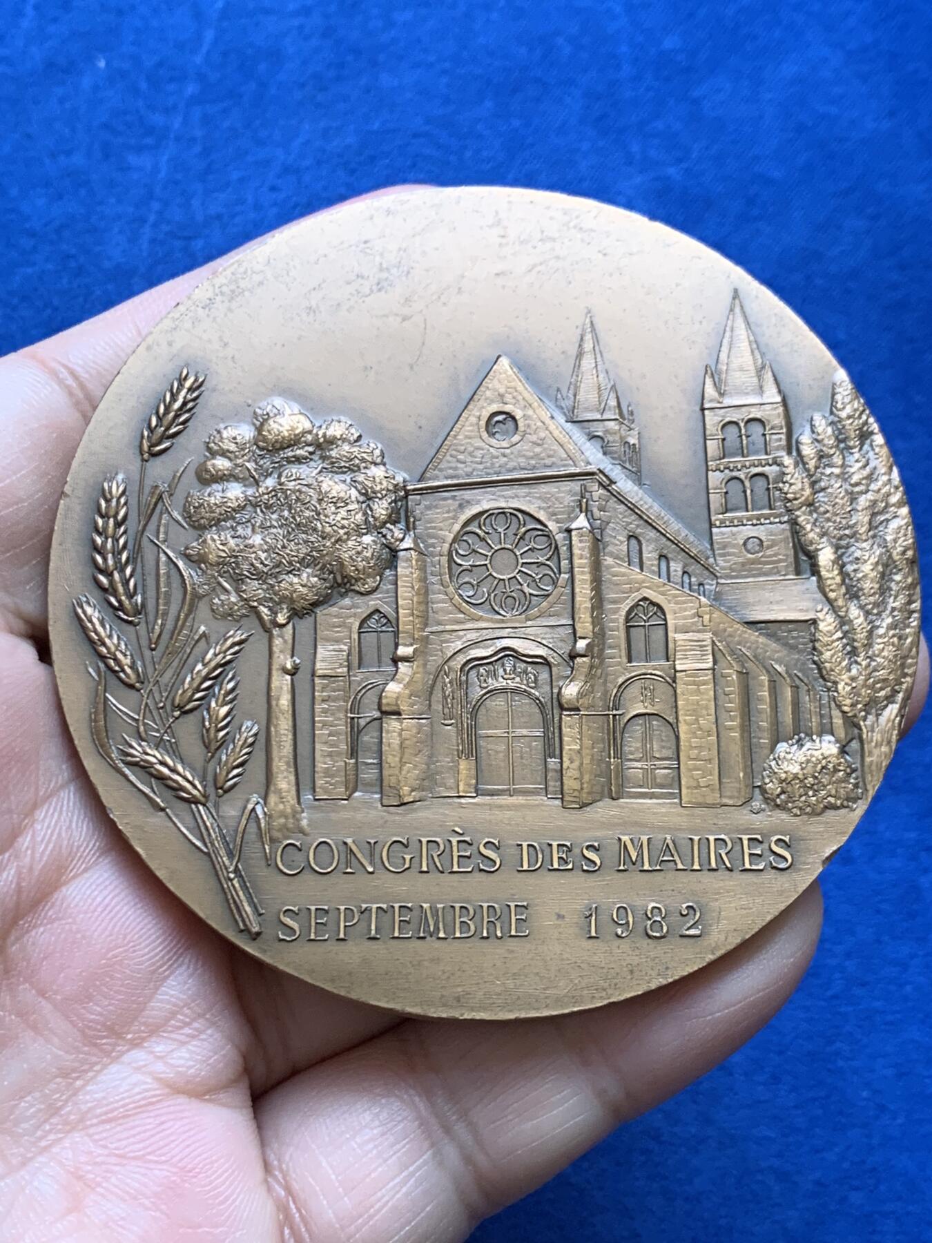 《竞宝斋》第438场 周日，周一，周二 3场连拍 （全场包邮） 法国城市建筑大铜章 直径71.6mm 重量177.5g 1982 丰饶角铜标